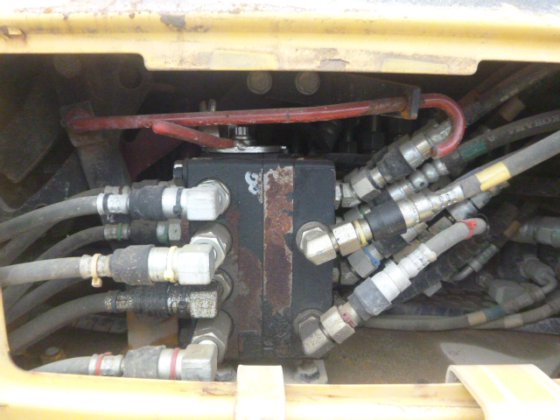 2011 KOMATSU PC40MR 3