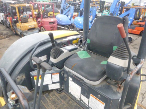 2011 KOMATSU PC40MR 3