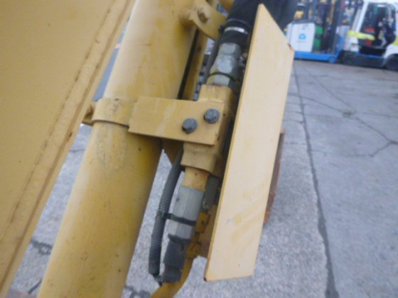 2011 KOMATSU PC40MR 3