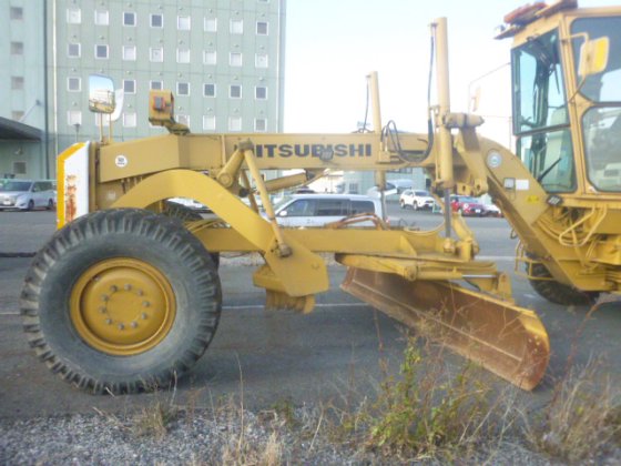 2002 MITSUBISHI MG430E