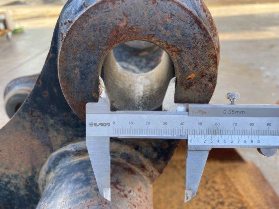 CAT 305E 的斜坡铲