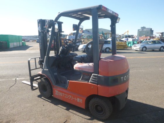 2014 年 TOYOTA 7FB25