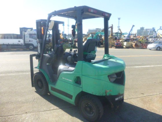 2003 MITSUBISHI FG20D