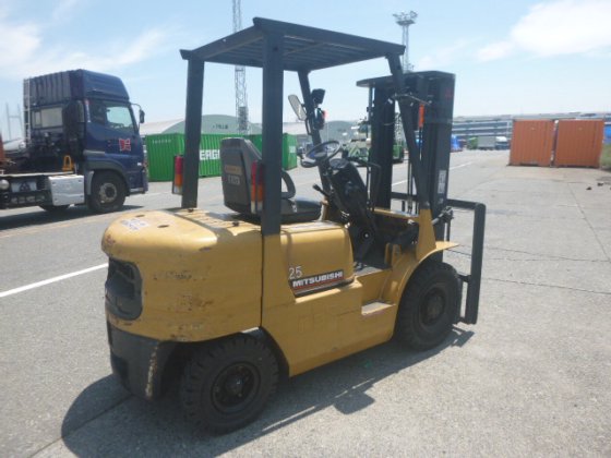 2002 MITSUBISHI FG25D