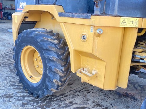 2005 CAT 901B