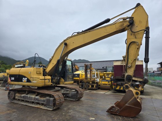 2007 CAT 320D