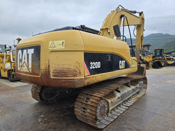 2007 CAT 320D