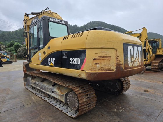 2007 CAT 320D