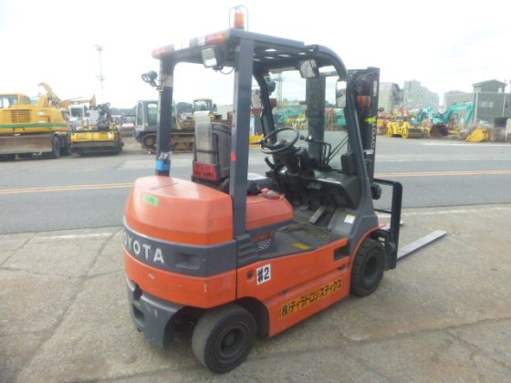 2016 年 TOYOTA 7FB25