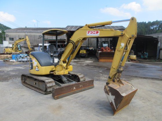 2012 KOMATSU PC40MR 3