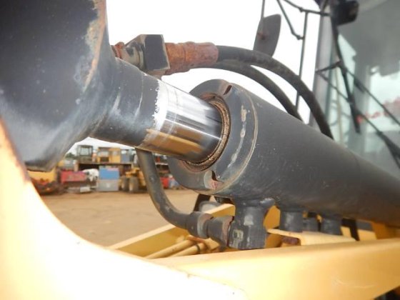2005 CAT 901B