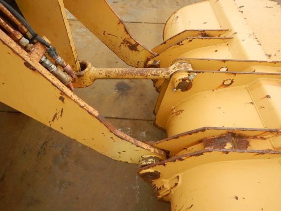 2005 CAT 901B