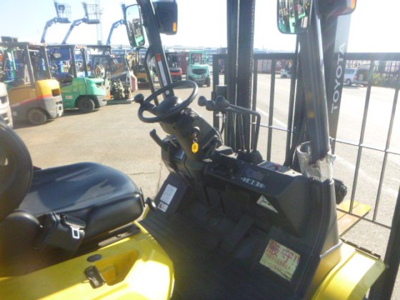 2017 年 TOYOTA 8FB25