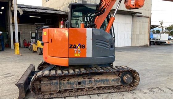 2011 日立 ZX75US 3