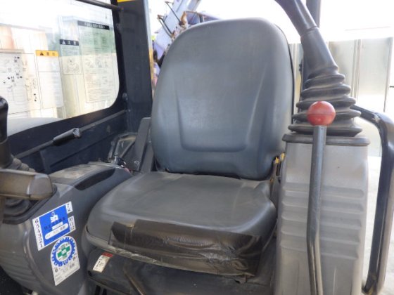 2011 KOMATSU PC30UU 5