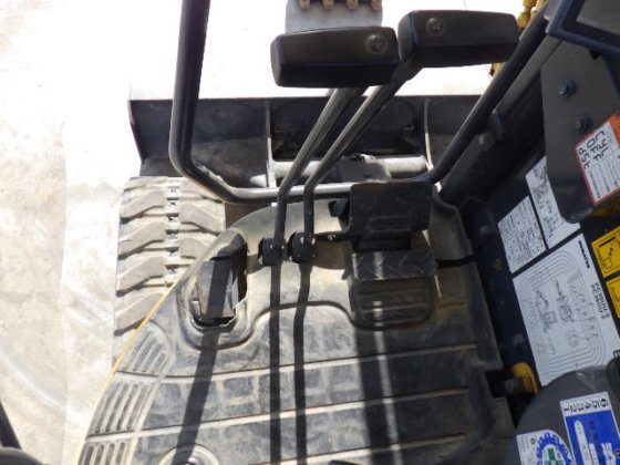 2011 KOMATSU PC30UU 5