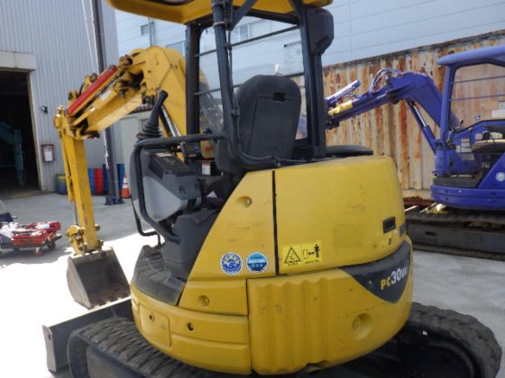 2011 KOMATSU PC30UU 5