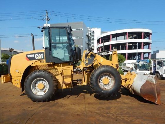 2018年CAT 910M