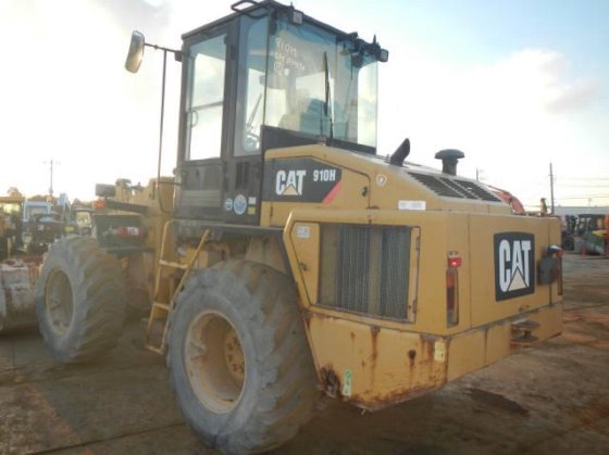 2012 CAT 910H