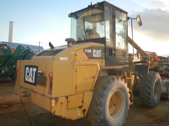2012 CAT 910H