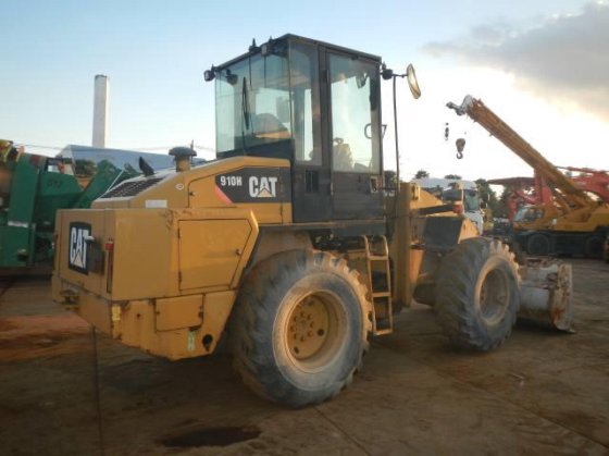 2012 CAT 910H