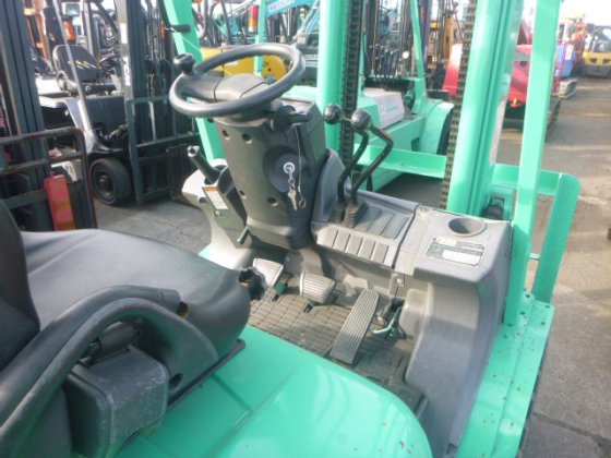 2010 MITSUBISHI FD35AT