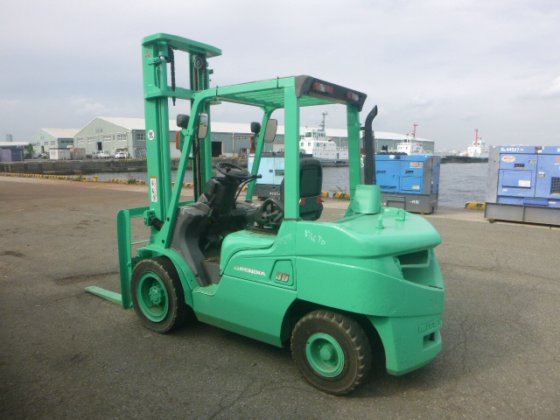 2010 MITSUBISHI FD35AT