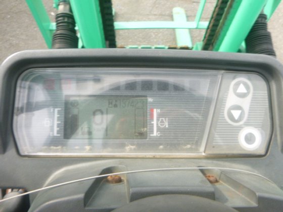 2010 MITSUBISHI FD35AT