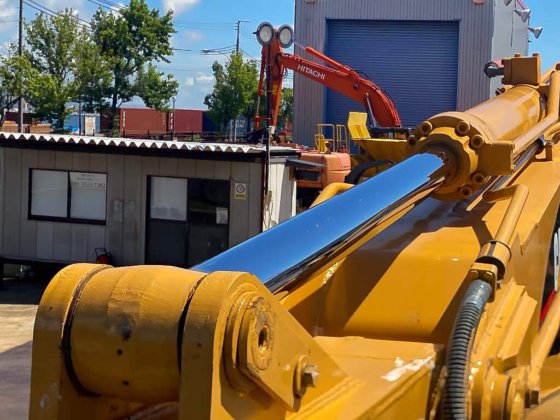 2004 CAT 330CL