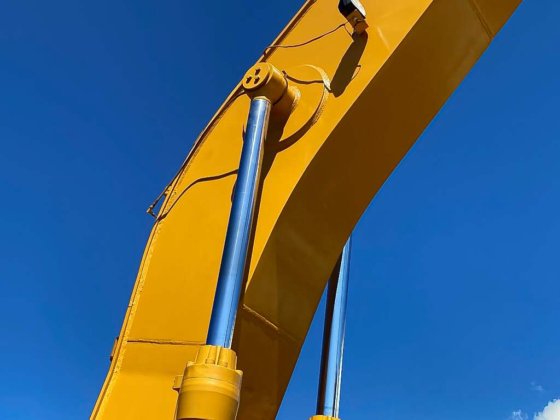 2004 CAT 330CL