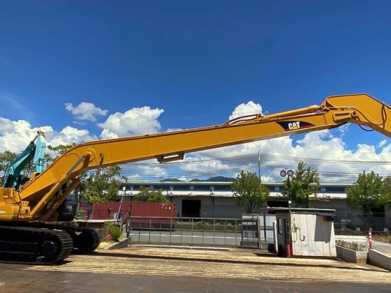 2004 CAT 330CL