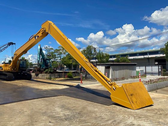 2004 CAT 330CL