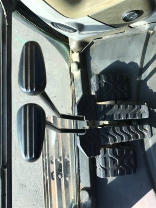 2013年卡特彼勒320D E型