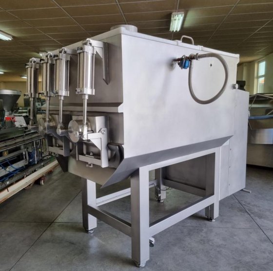 アルコ アンプ 1600