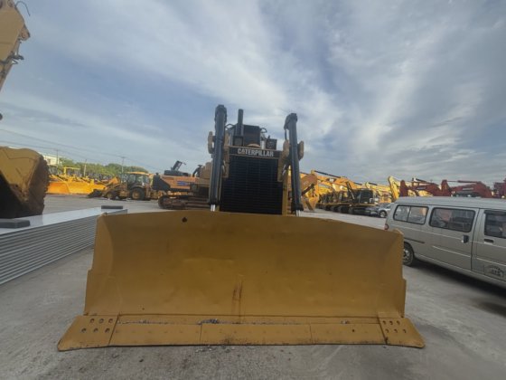 中古の重機ブルドーザー キャタピラー D8r 安い価格 良好な状態のブルドーザーが上海で販売中