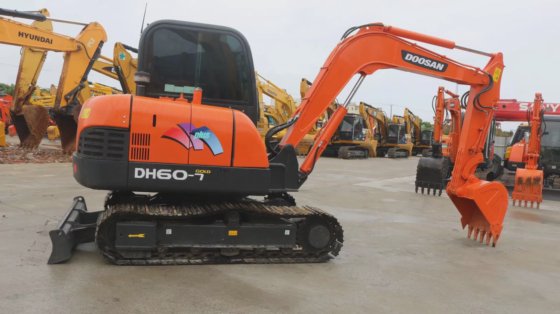 高品質の中古クローラーハイドロリックショベル ドゥーサン Dh60 販売中 クローラーハイドロリックショベル