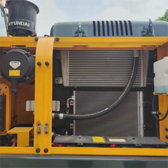 ホットセール 中古のクローラー式ヒュンダイ掘削機 R215vs 低稼働時間 在庫機械