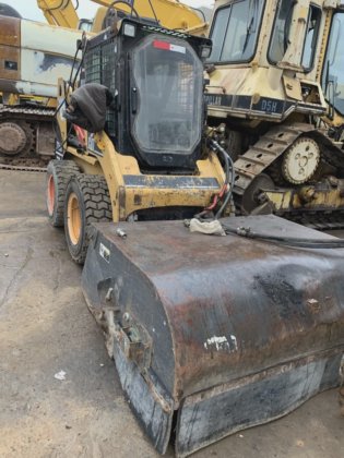 セカンドハンドキャット 226b スキッドステアローダー 中古キャットミニホイールローダー バックホー作業用