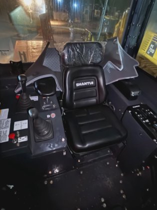 中国の工場で使用される中国ブランドの山推ブルドーザー SD16/SD22/SD32 クローラーブルドーザー