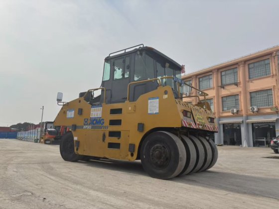 XP303 パンクチュエーションタイヤローラー 完璧な仕上がり 一回の通過で 使用された道路ローラー