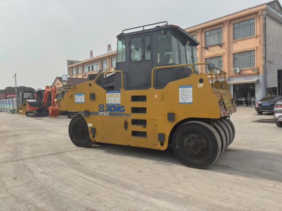 XP303 パンクチュエーションタイヤローラー 完璧な仕上がり 一回の通過で 使用された道路ローラー