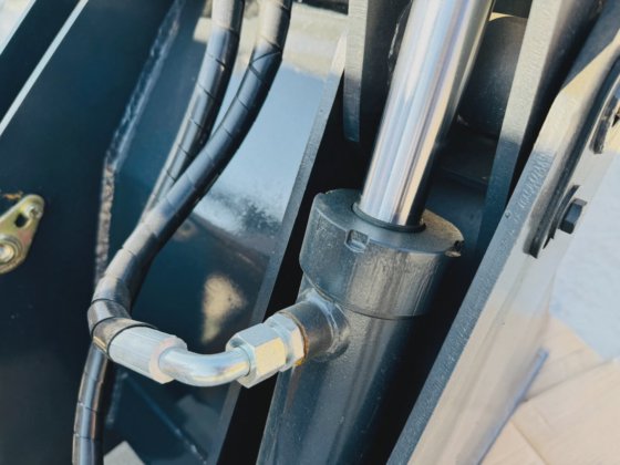 キャット バックホー ローダー 420f2 ホイール