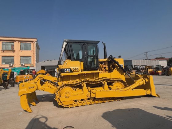 日本卡特彼勒二手 Cat D7g-2 高品质推土机出售