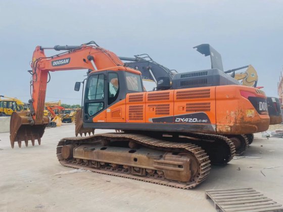重型斗山 420LC-9c 42 吨大型液压履带式挖掘机，大型矿用挖掘机