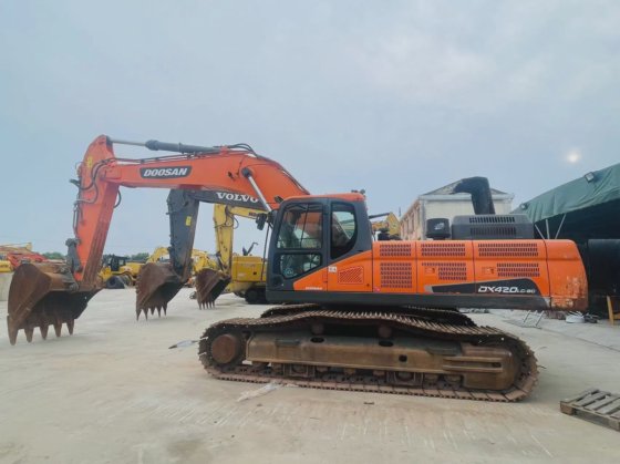 重型斗山 420LC-9c 42 吨大型液压履带式挖掘机，大型矿用挖掘机