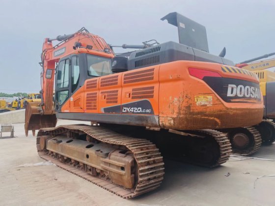 重型斗山 420LC-9c 42 吨大型液压履带式挖掘机，大型矿用挖掘机