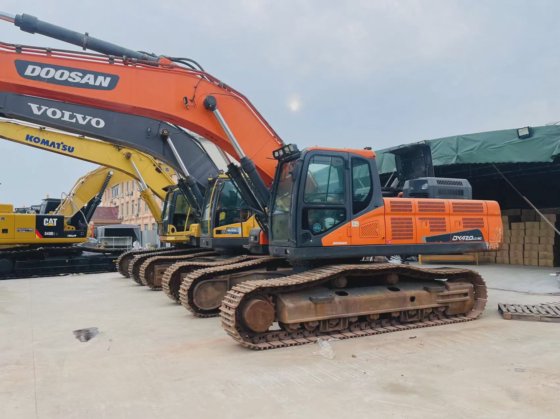 重型斗山 420LC-9c 42 吨大型液压履带式挖掘机，大型矿用挖掘机