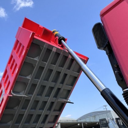 顶级 HOWO 371 自卸车，价格实惠，性能耐用，最适合重型货物运输需求