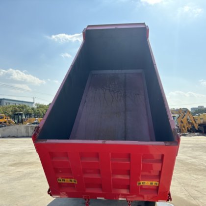 顶级 HOWO 371 自卸车，价格实惠，性能耐用，最适合重型货物运输需求