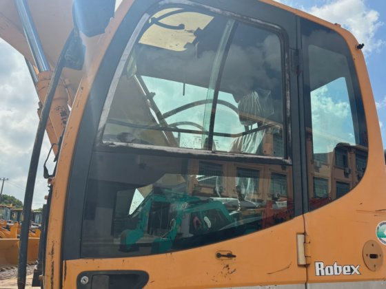 机器出售 210W 原装轮胎 原装状态 现代轮式挖掘机